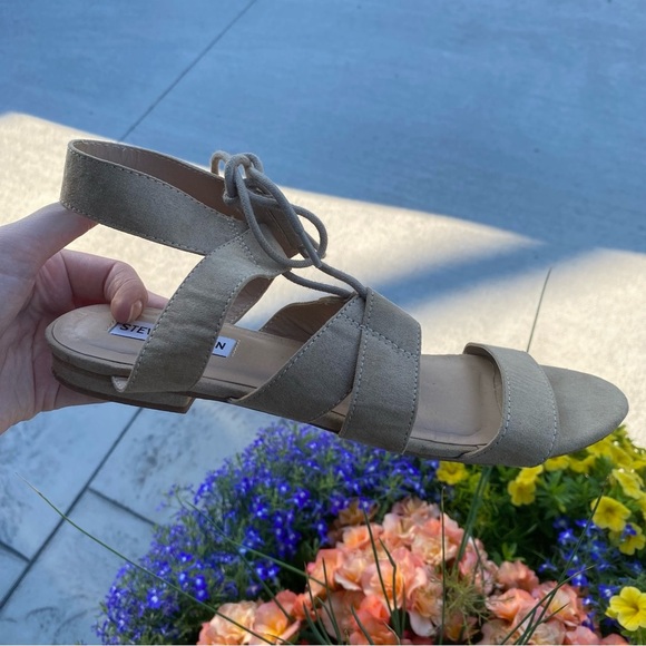 Steve Madden | Tan Suede Strappy Sandal 🤎 - Picture 5 of 6